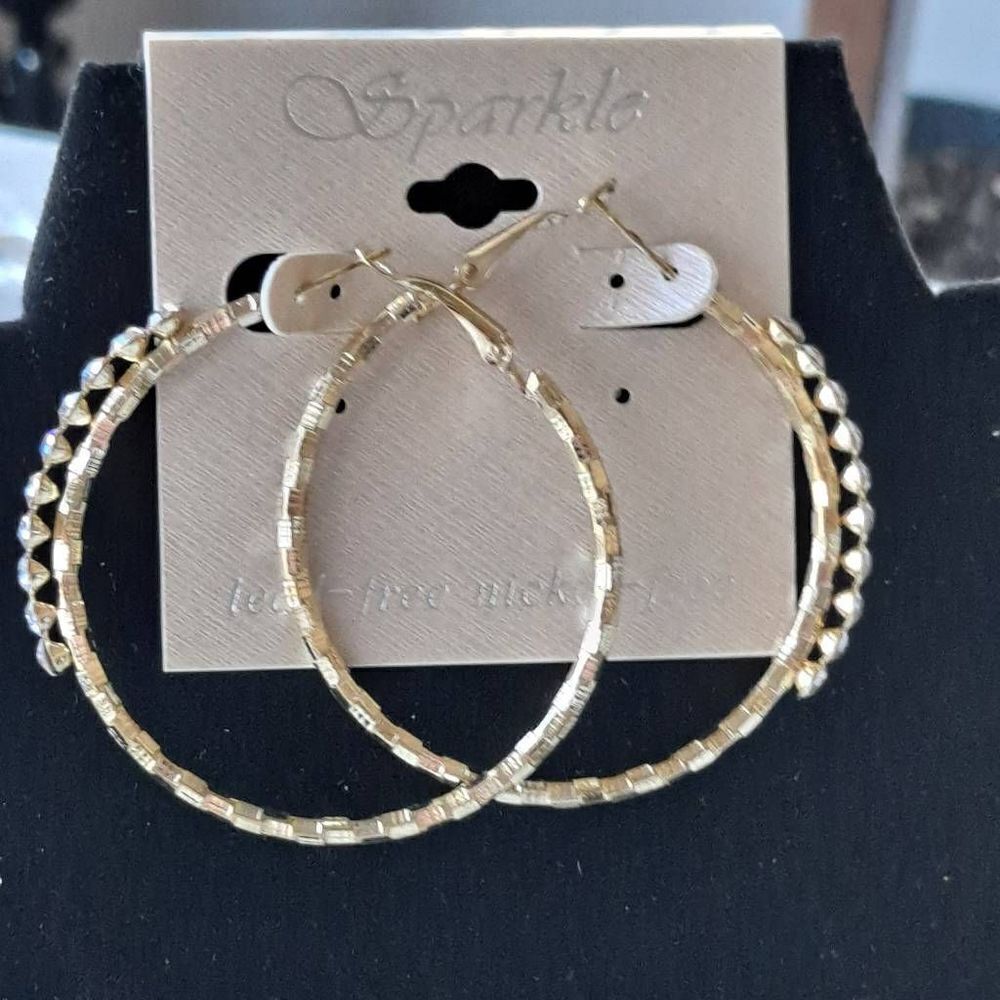 9 pairs ladies hoop earrings Nwt